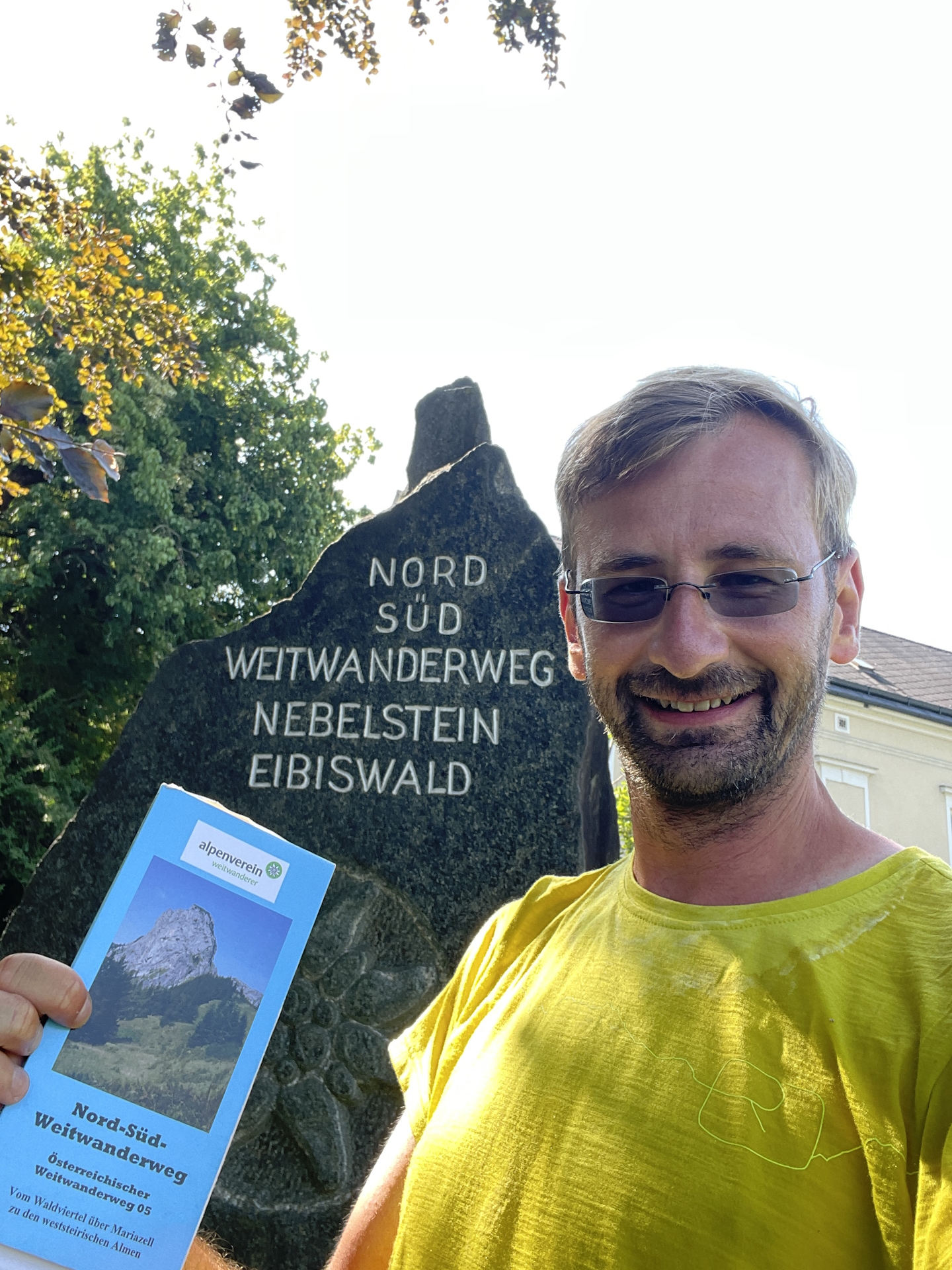 Celebrating success of the achieved <i>Nord-Süd-Weitwanderweg 05</i>